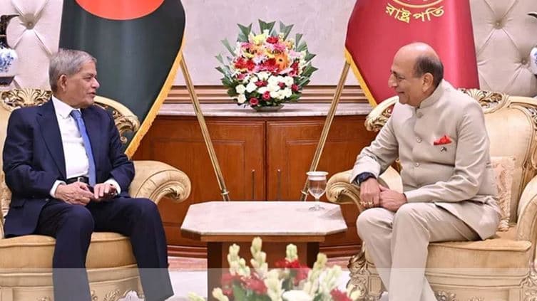 ভারতের সঙ্গে সম্পর্ক জোরদারে অমীমাংসিত ইস্যু সমাধানের আহ্বান রাষ্ট্রপতির