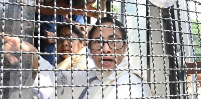 দিল্লিতে বিক্ষোভ ঘিরে আটক মমতা বন্দ্যোপাধ্যায়, আরও কয়েক নেতা