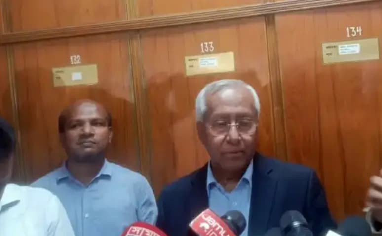 শাপলা ও শাপলা কলি এক নয়, চাপে নয় কমিশনের সিদ্ধান্ত: ইসি সচিব