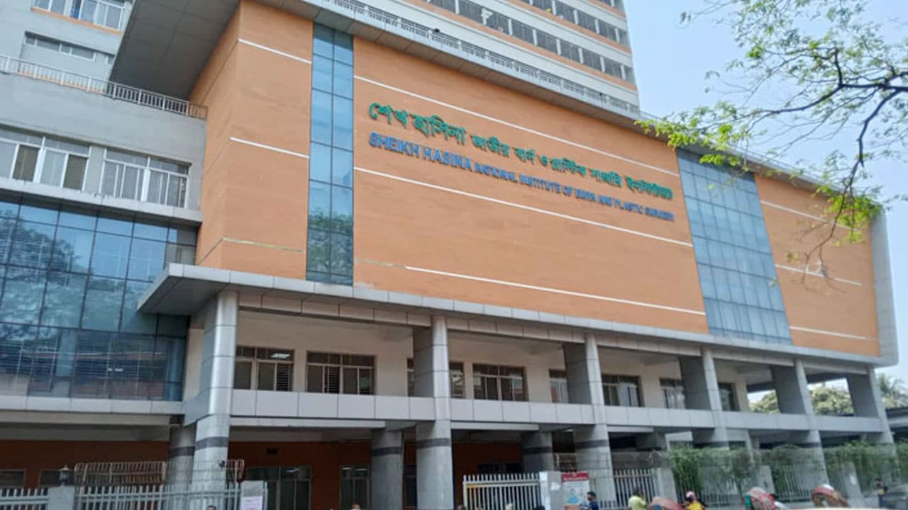 নরসিংদীতে স্বামীর দেওয়া আগুনে স্ত্রী সন্তানসহ দগ্ধ-৩