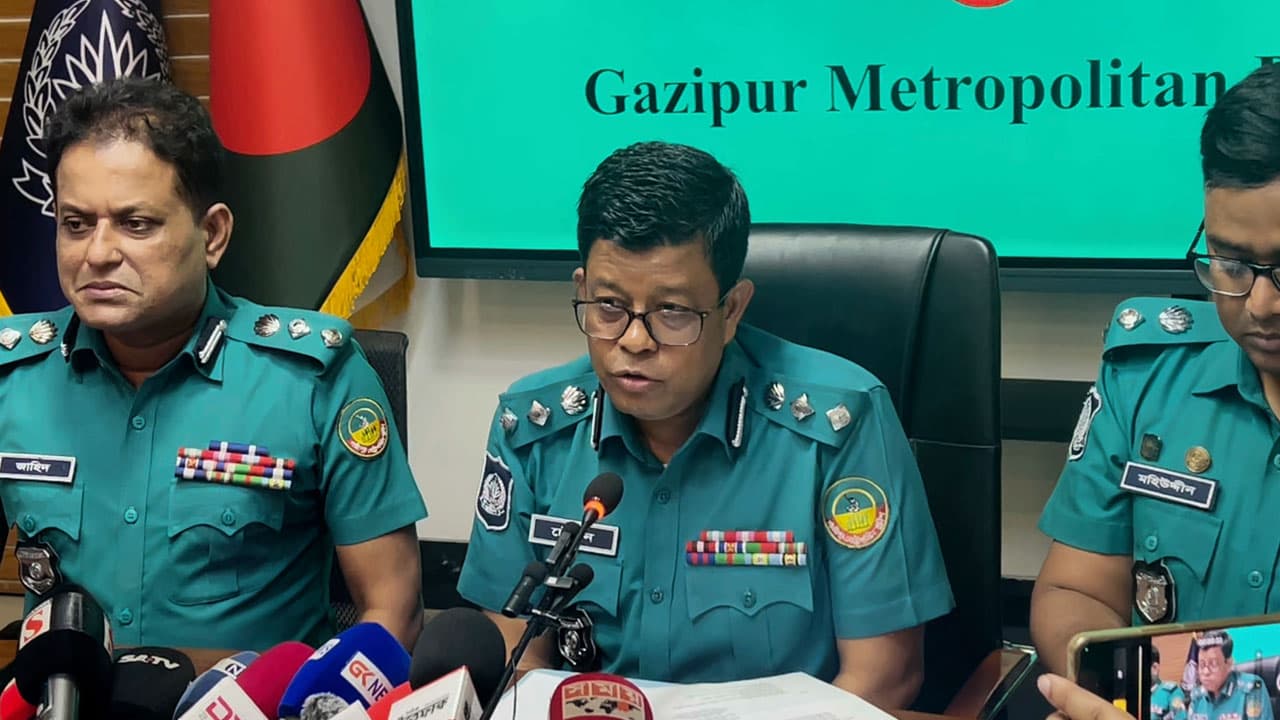 খতিব মুহিবুল্লাহ নিজেই গা ঢাকা দিয়েছেন: পুলিশ