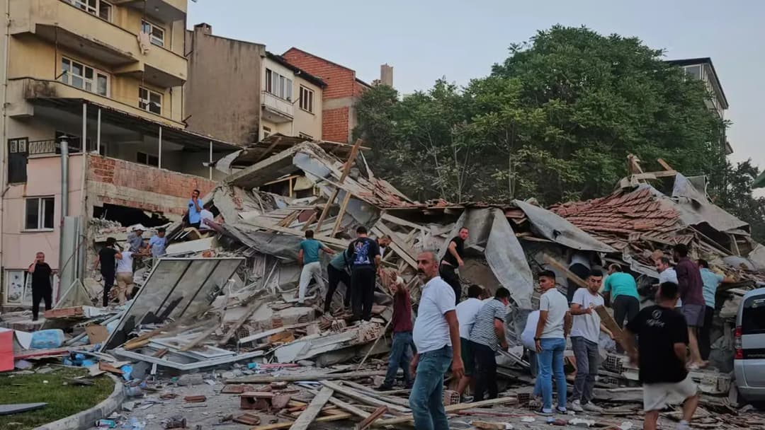 তুরস্কে শক্তিশালী ভূমিকম্প, একাধিক ভবনধস