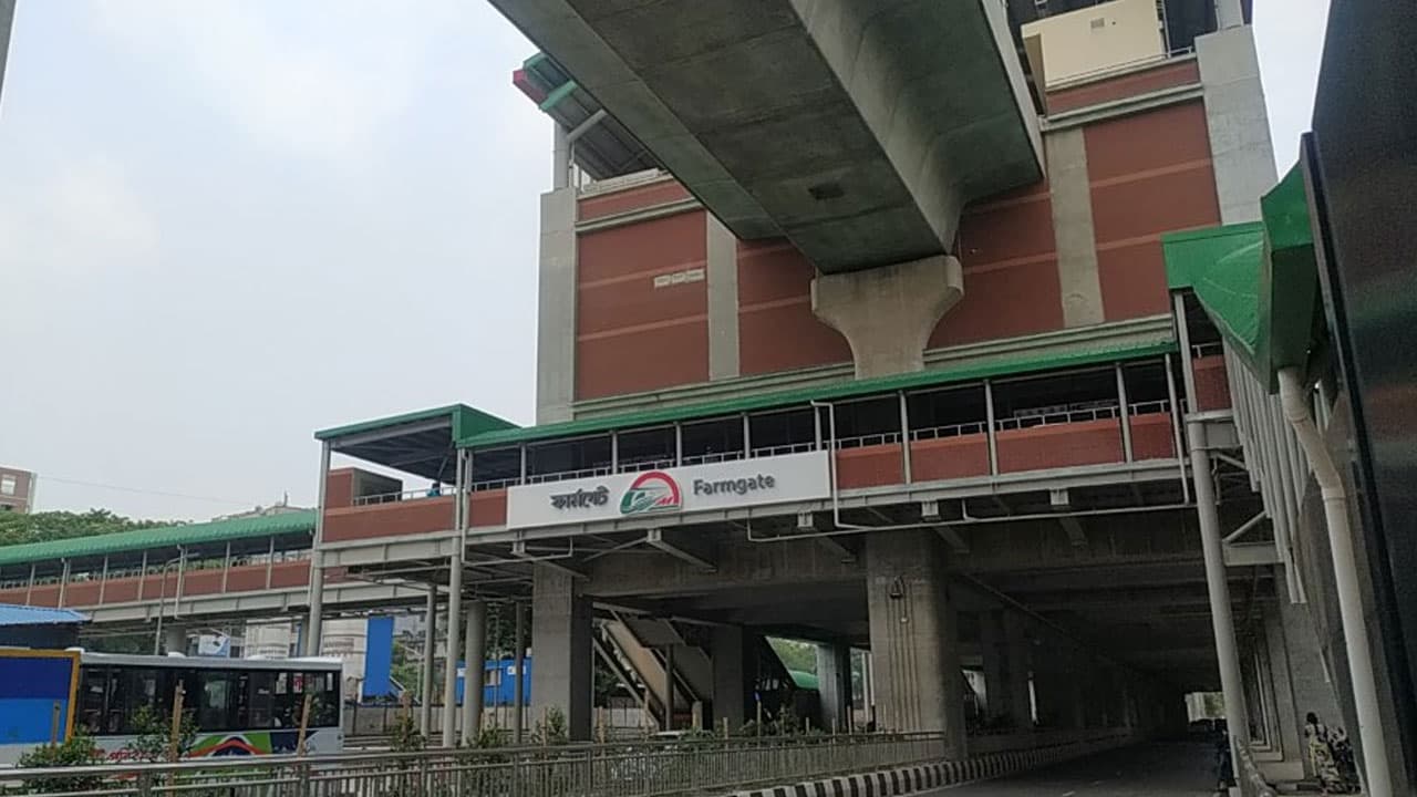 ফার্মগেটে বিয়ারিং প্যাড খুলে পড়ে পথচারী নিহত, মেট্রোরেল চলাচল বন্ধ
