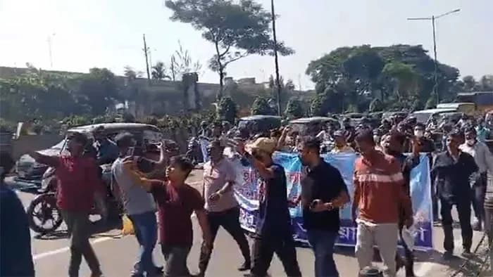 রাজধানীর ১০ স্থানে আওয়ামী লীগের মিছিল, গ্রেপ্তার ১৩১