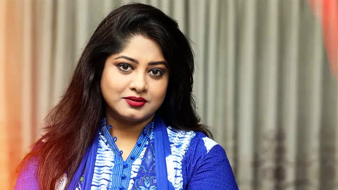 ৫২ বছরে চিত্রনায়িকা মৌসুমী