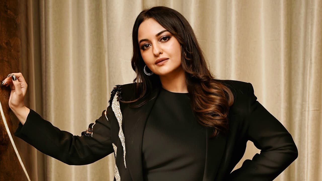 সীমা ছাড়িয়েছে মনে হলেই জবাব দেই : সোনাক্ষী সিনহা