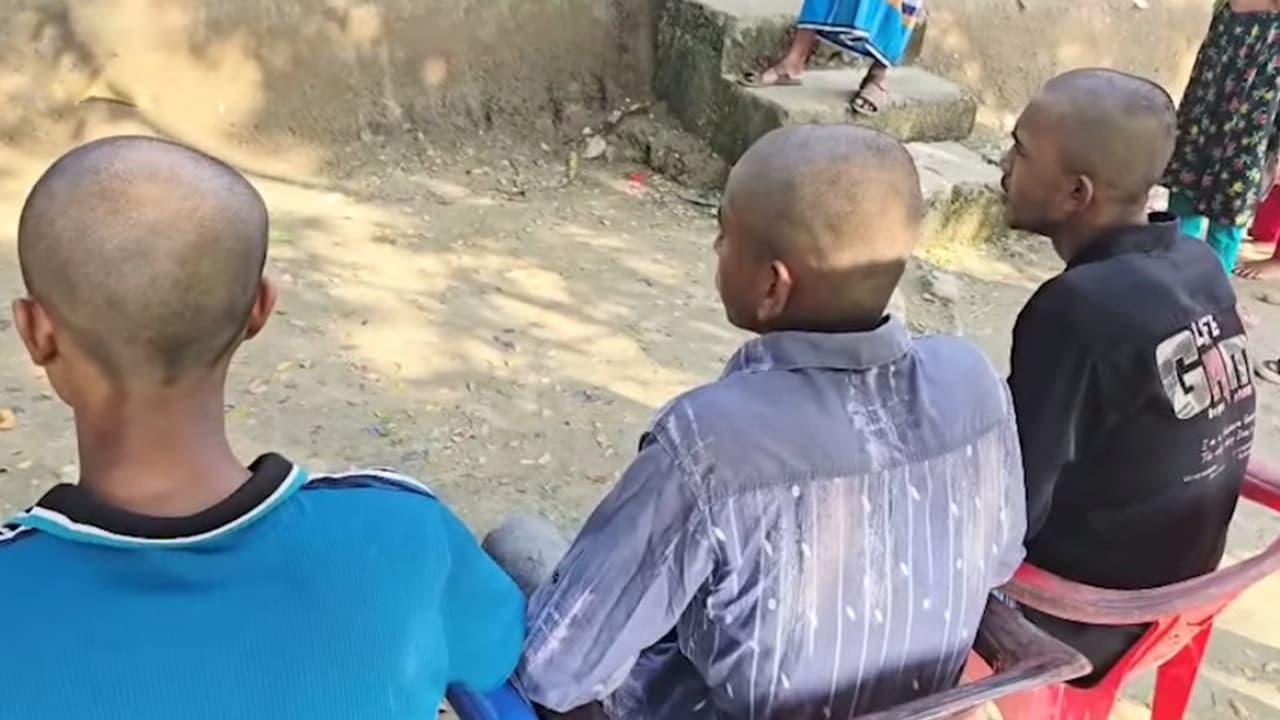 বখাটে আখ্যা দিয়ে পাঁচ তরুণের মাথা ন্যাড়া করলেন ইউপি সদস্য