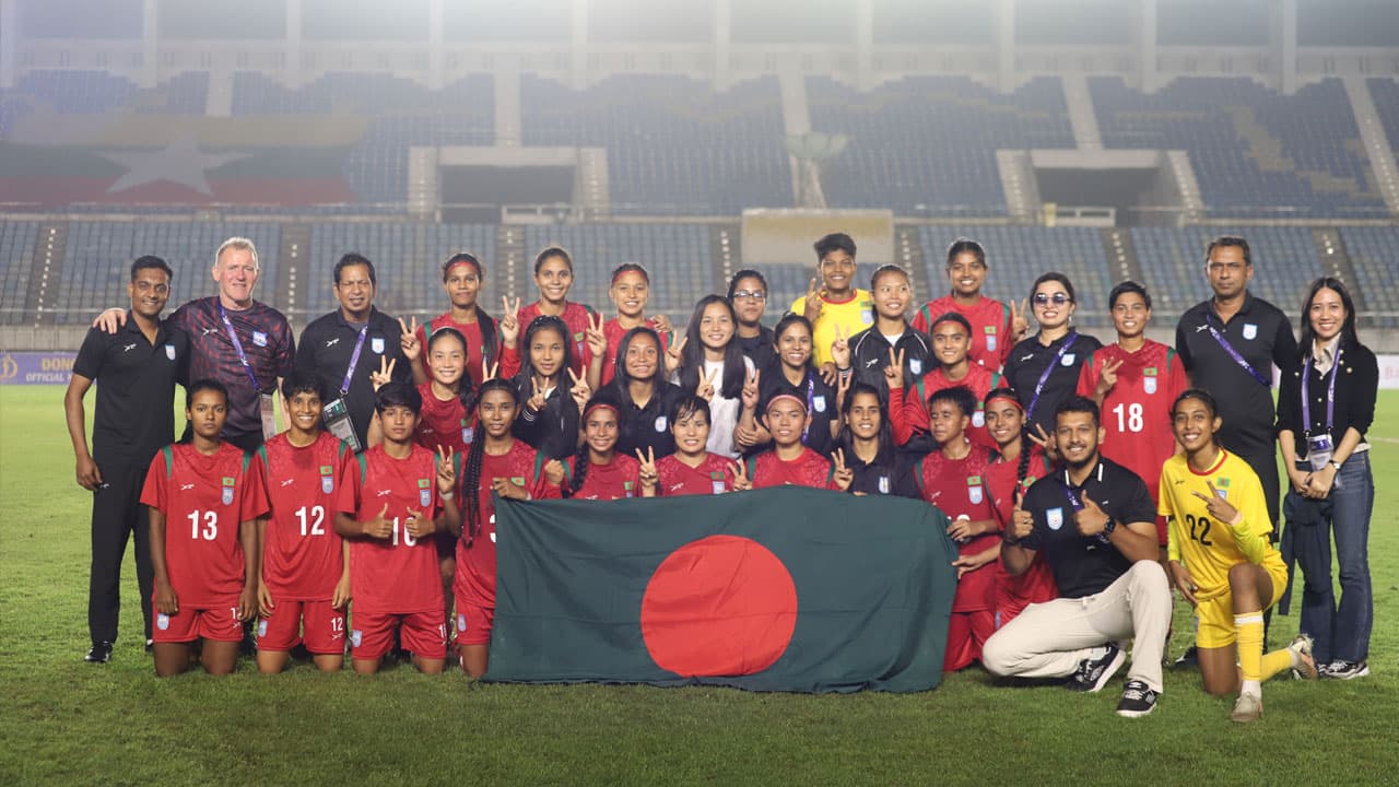 ঋতুপর্ণাদের বেতন ১০০ ভাগ বাড়ানোর চেষ্টা ক্রীড়া উপদেষ্টার