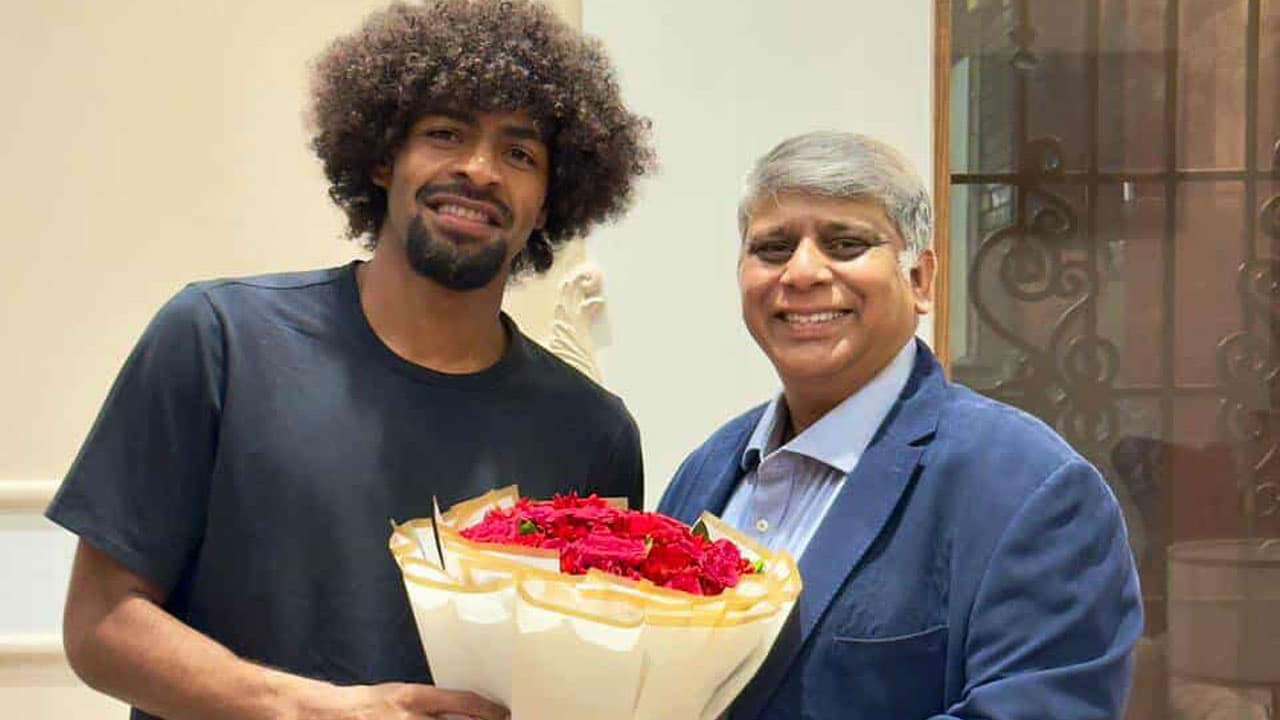 দুই ম্যাচ খেলতে ঢাকায় হামজা