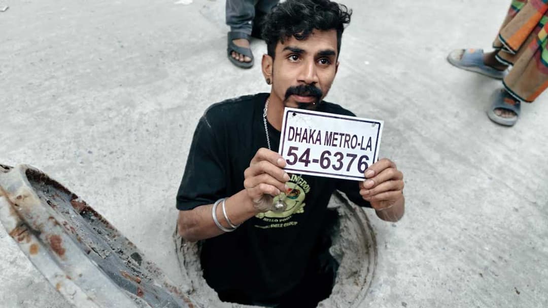 ওসমান হাদিকে গুলি : ব্যবহৃত মোটরসাইকেল ও ভুয়া নম্বর প্লেট উদ্ধার