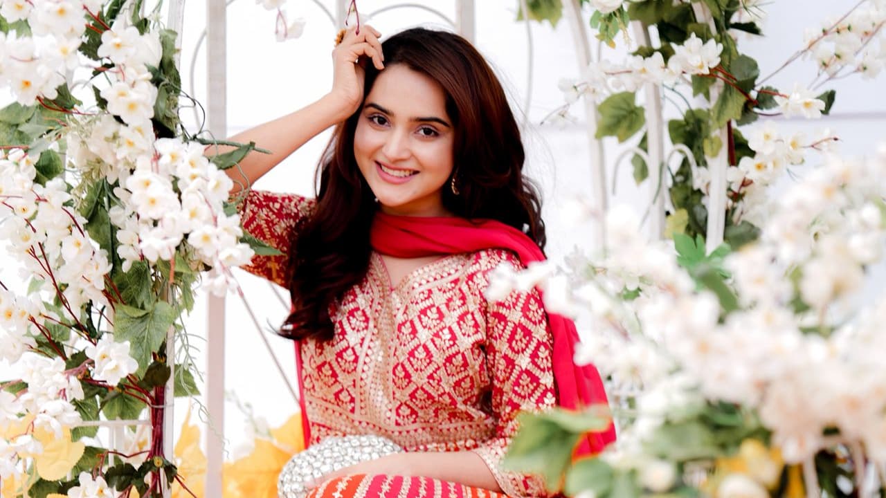 খুব কাছের একজন মারা গেছেন : কেয়া পায়েল