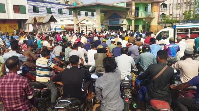 তেল নিতে লাগবে ডিসির সিল ও স্বাক্ষরযুক্ত ‘ফুয়েল কার্ড’