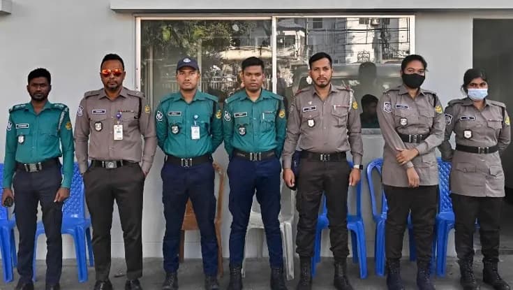 ভোটকেন্দ্রে যেসব কাজ করতে পারবে না পুলিশ