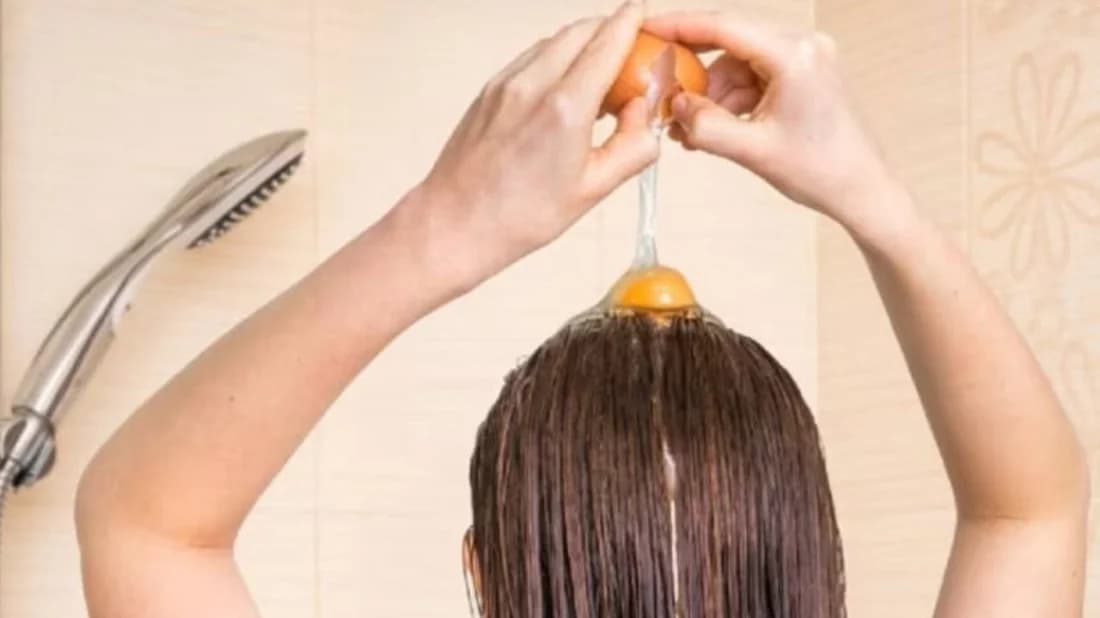 কাঁচা ডিমে চুলের উজ্জ্বলতা বাড়ে কয়েকগুণ