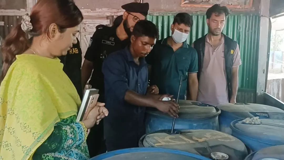 ব্রাহ্মণবাড়িয়ায় অবৈধভাবে মজুত করা ১০ হাজার লিটার জ্বালানি তেল জব্দ