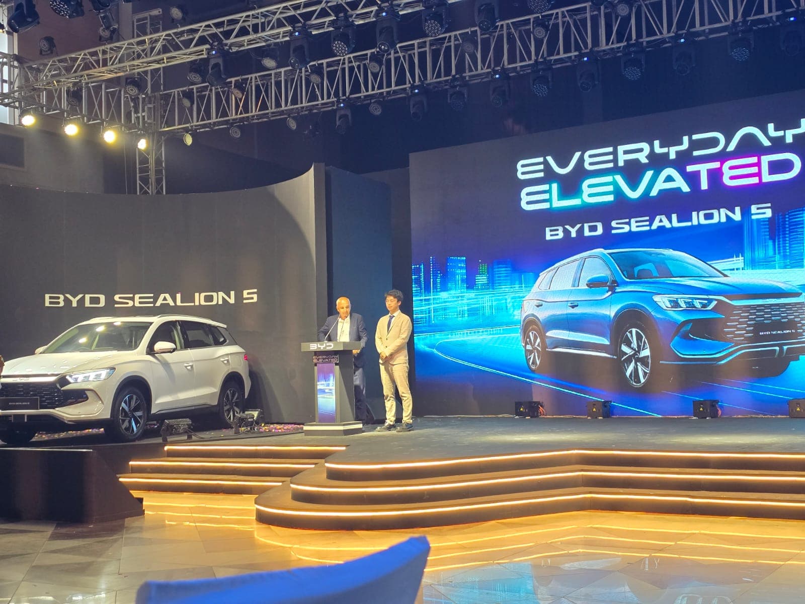 দেশে বিওয়াইডি সিলায়ন ৫ উন্মোচন, ক্রেতাদের হাতে তুলে দিল ২৫টি গাড়ি