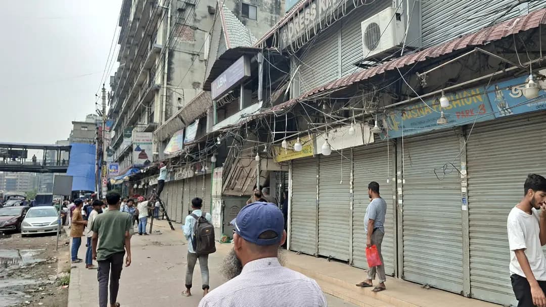 উচ্ছেদ অভিযানের আগাম বার্তায় আগেই ফুটপাত থেকে উধাও ভাসমান দোকান