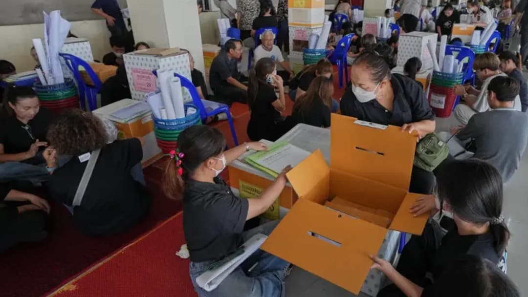 থাইল্যান্ডে নির্বাচন আজ, হবে গণভোটও