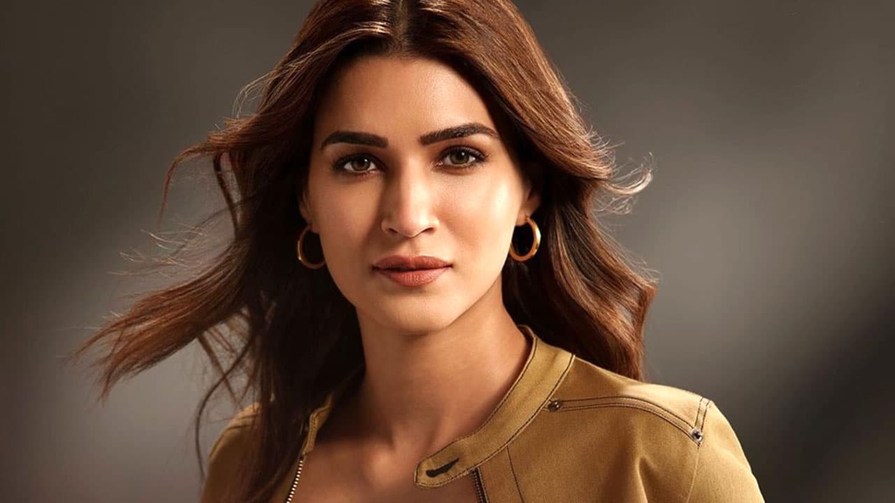 বিয়ের আগেই কৃতি স্যাননের হানিমুন!