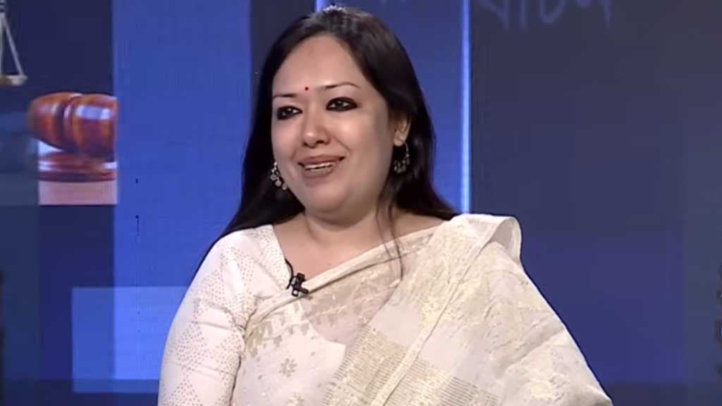 রুমিন ফারহানার মতো চোখে কাজল দেবেন যেভাবে