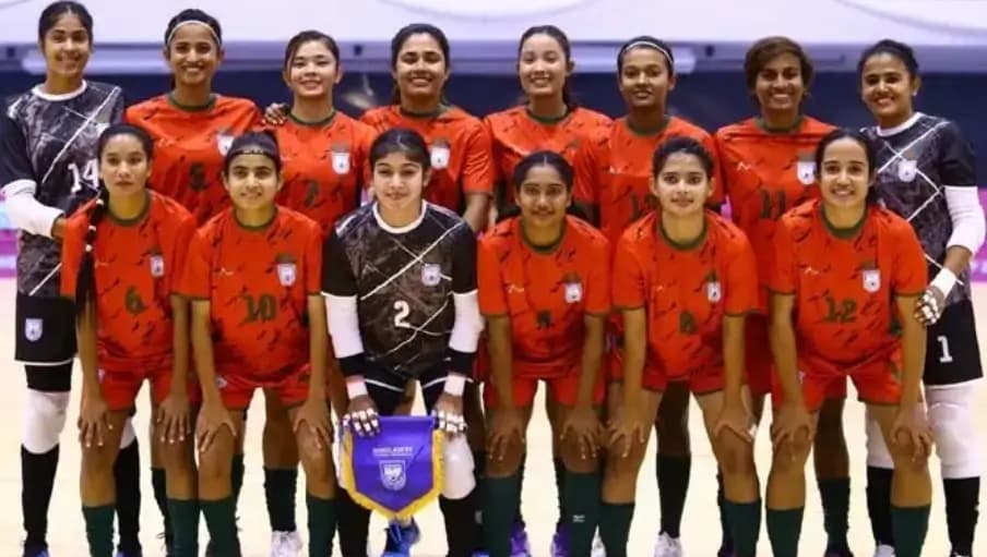 মালদ্বীপের জালে ১৪ গোল: সাবিনার নেতৃত্বে সাফ নারী ফুটসালের প্রথম শিরোপা বাংলাদেশের