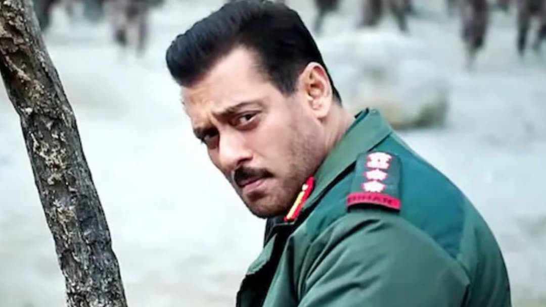 মুক্তির অনিশ্চয়তায় সালমানের যুদ্ধের সিনেমা