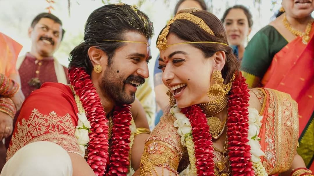 বিয়ের খুশিতে ভারতজুড়ে মিষ্টি খাওয়াবেন বিজয়-রাশমিকা!