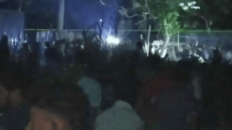 বিদ্যুৎ নেই, তাই টর্চ জ্বালিয়ে সংঘর্ষ ব্রাহ্মণবাড়িয়ায়, আহত অন্তত ৩০