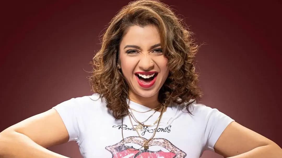 কনসার্টে ঠোঁট মিলিয়ে বিতর্কে গায়িকা