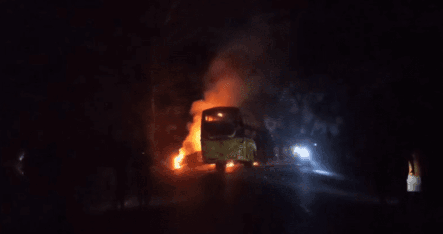 ফরিদপুরে বাসচাপায় ৫ নিহত, বিক্ষুব্ধ জনতার আগুনে পুড়ল ৬ যানবাহন