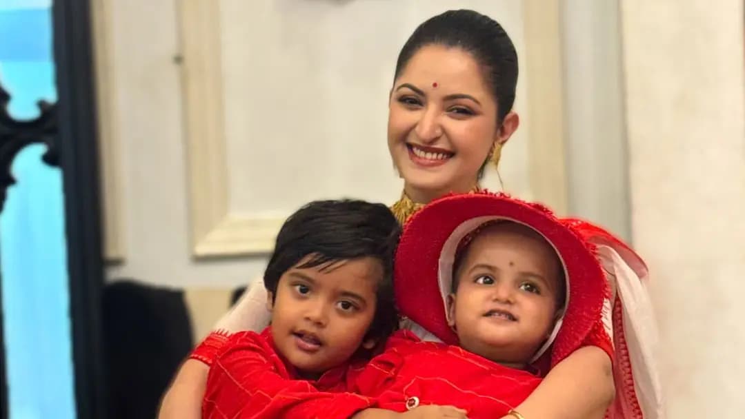 দুই সন্তানকে নিয়ে পরীমণির মা দিবস