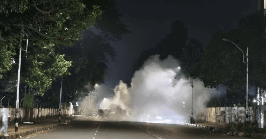 ঢাবি এলাকায় তিনটি ককটেল বিস্ফোরণ
