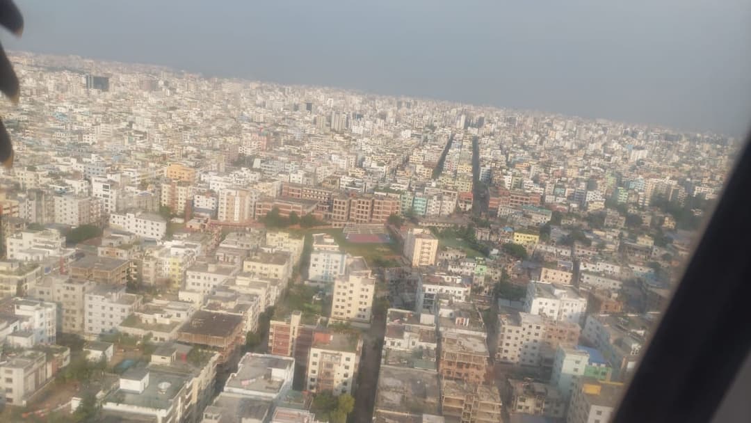 ঢাকার বাতাস আজ অস্বাস্থ্যকর, দূষণের শীর্ষে কুচিং