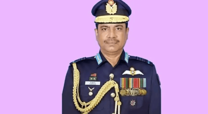 দুর্নীতির মামলায় বিমানবাহিনীর সাবেক প্রধান গ্রেপ্তার