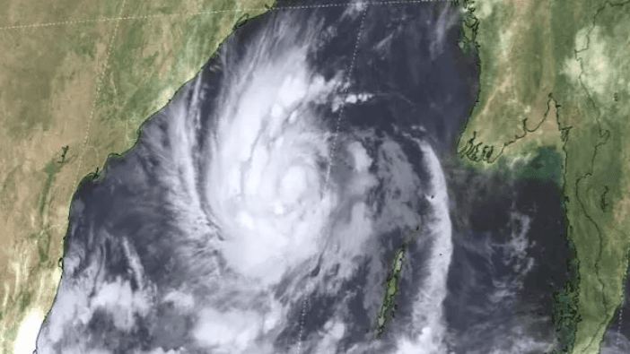 সাগরে ঘূর্ণিঝড় ‘অর্ণব’, চার সমুদ্রবন্দরে ২ নম্বর সংকেত