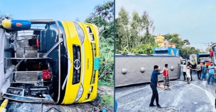 চট্টগ্রাম-কক্সবাজার মহাসড়কে সৌদিয়া পরিবহনের বাস উল্টে আহত ২০