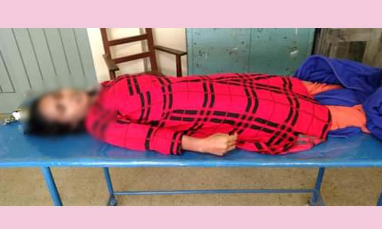 ফোন কেড়ে নেয়ায় মায়ের সাথে অভিমান করে স্কুলছাত্রীর আত্মহত্যা