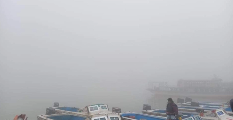 ঘন কুয়াশায় বাংলাবাজার-শিমুলিয়ায় সকল নৌযান বন্ধ
